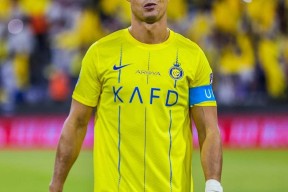 九游体育 -夜空中最亮的星完整版歌词